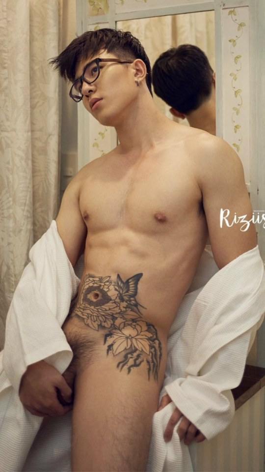 hot male 592 (18+)