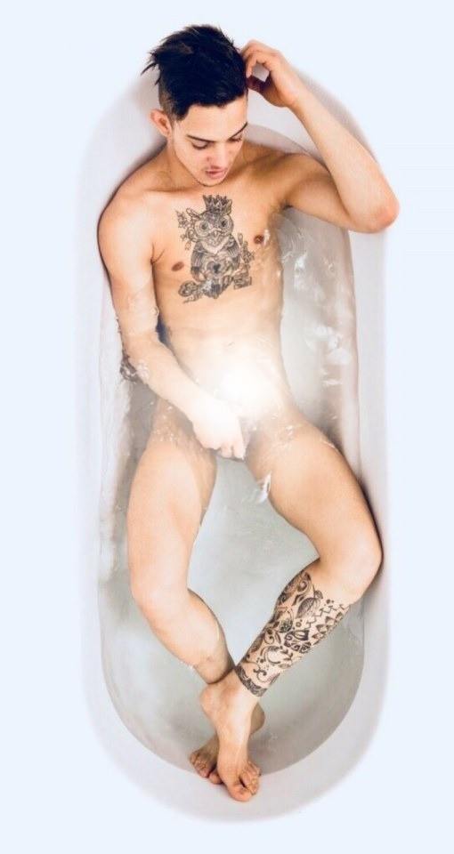 hot male 592 (18+)