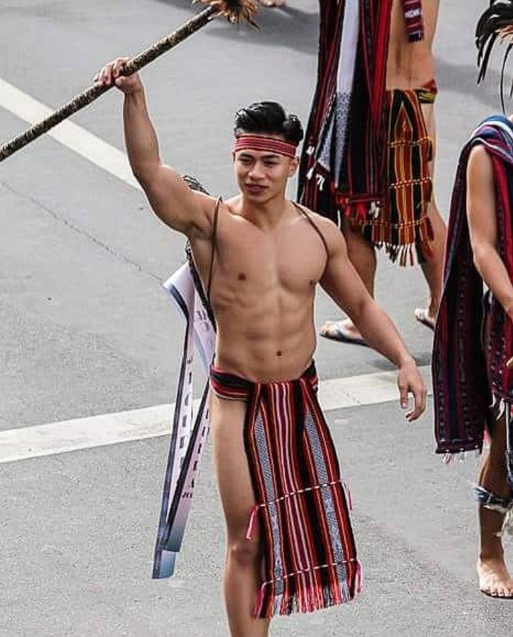 หนุ่มหล่อในเทศกาล Panagbenga