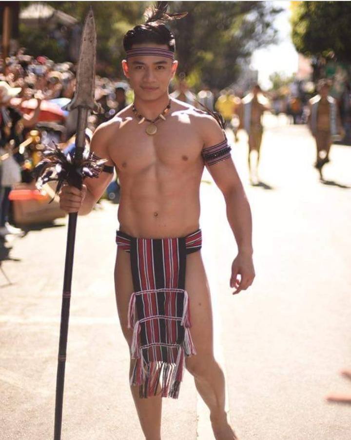 หนุ่มหล่อในเทศกาล Panagbenga