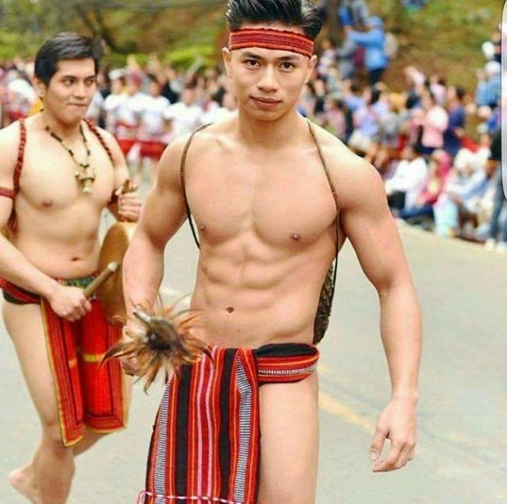 หนุ่มหล่อในเทศกาล Panagbenga