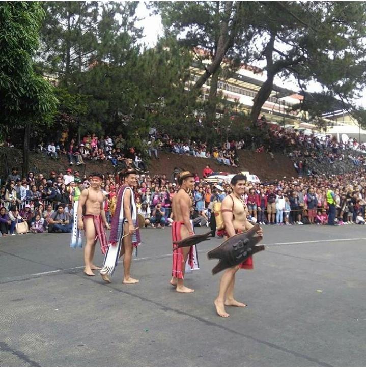 หนุ่มหล่อในเทศกาล Panagbenga