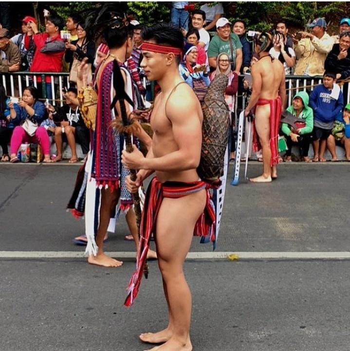 หนุ่มหล่อในเทศกาล Panagbenga