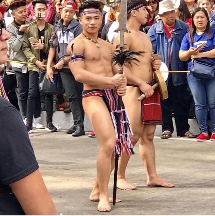 หนุ่มหล่อในเทศกาล Panagbenga