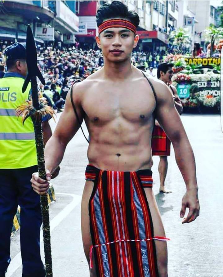 หนุ่มหล่อในเทศกาล Panagbenga