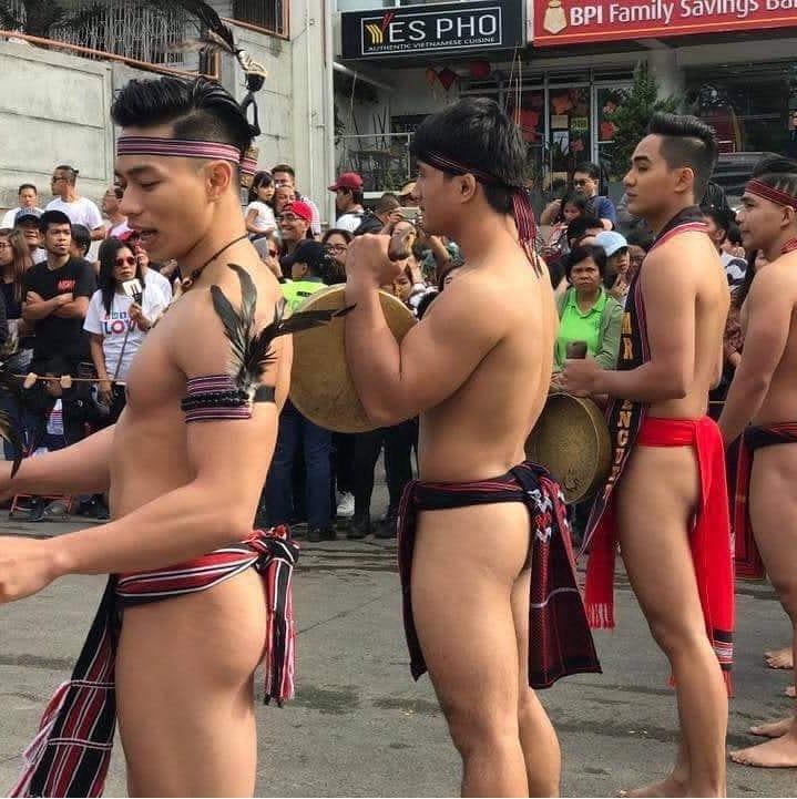 หนุ่มหล่อในเทศกาล Panagbenga