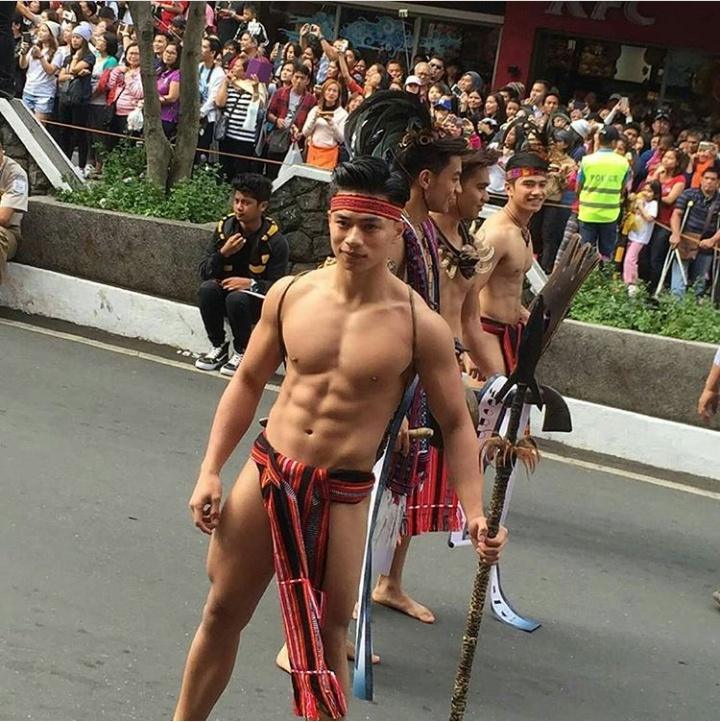 หนุ่มหล่อในเทศกาล Panagbenga
