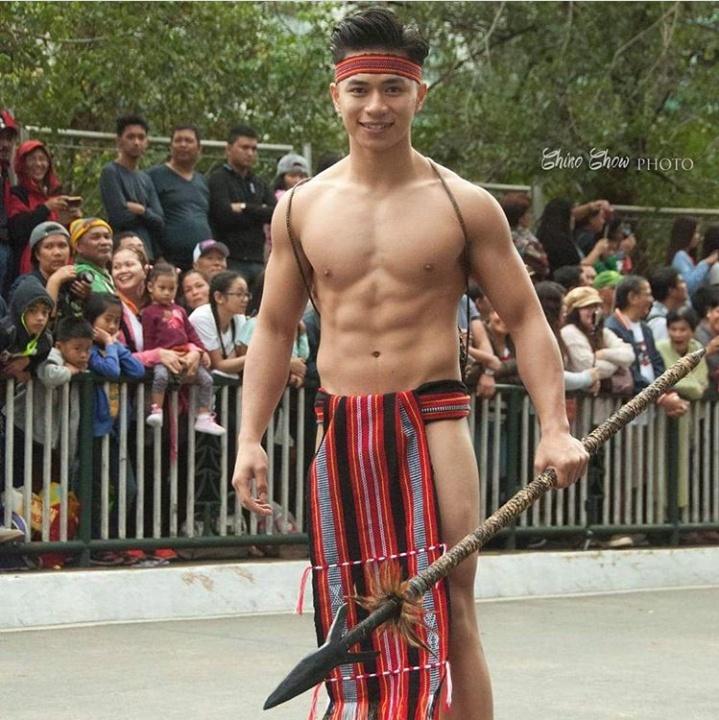 หนุ่มหล่อในเทศกาล Panagbenga