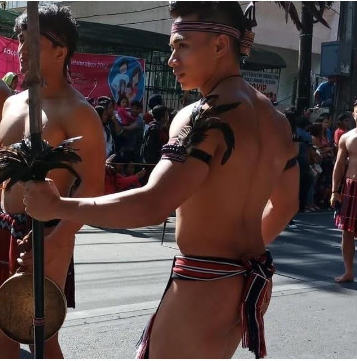 หนุ่มหล่อในเทศกาล Panagbenga