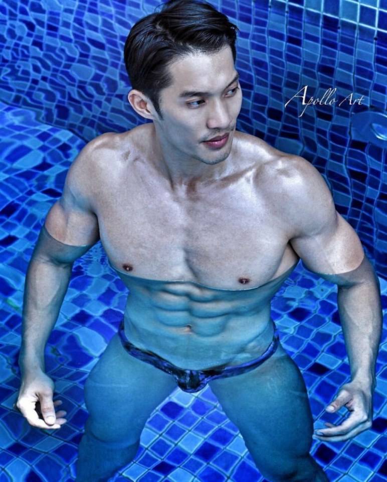 hot male 593 (18+)