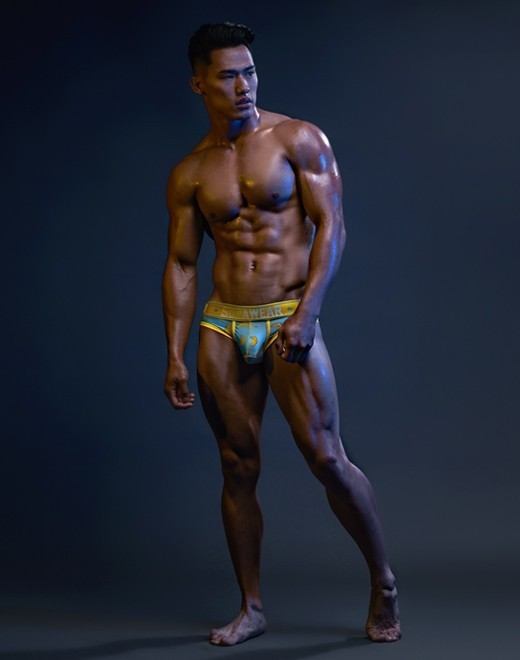 hot male 593 (18+)
