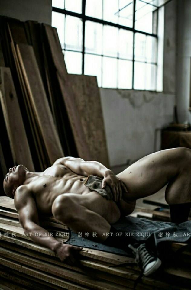 hot male 593 (18+)