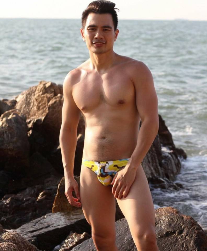 hot male 593 (18+)