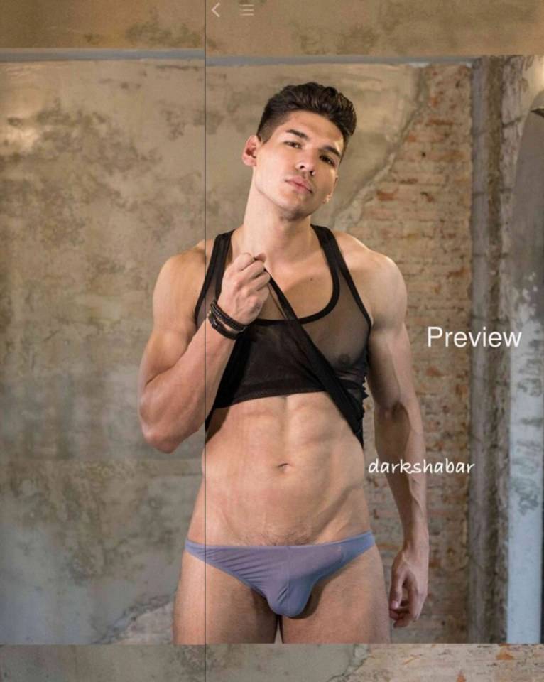 hot male 594 (18+)