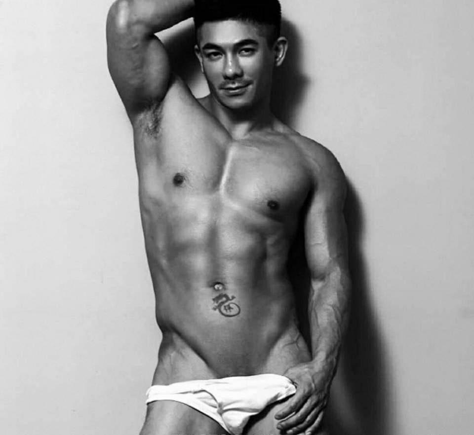 hot male 595 (18+)