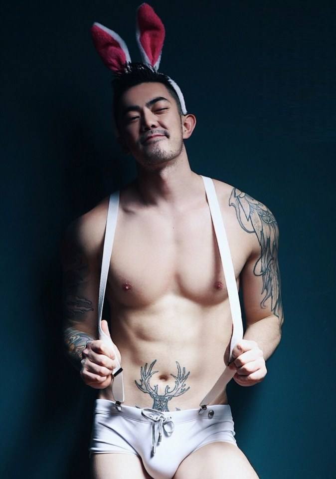 hot male 595 (18+)