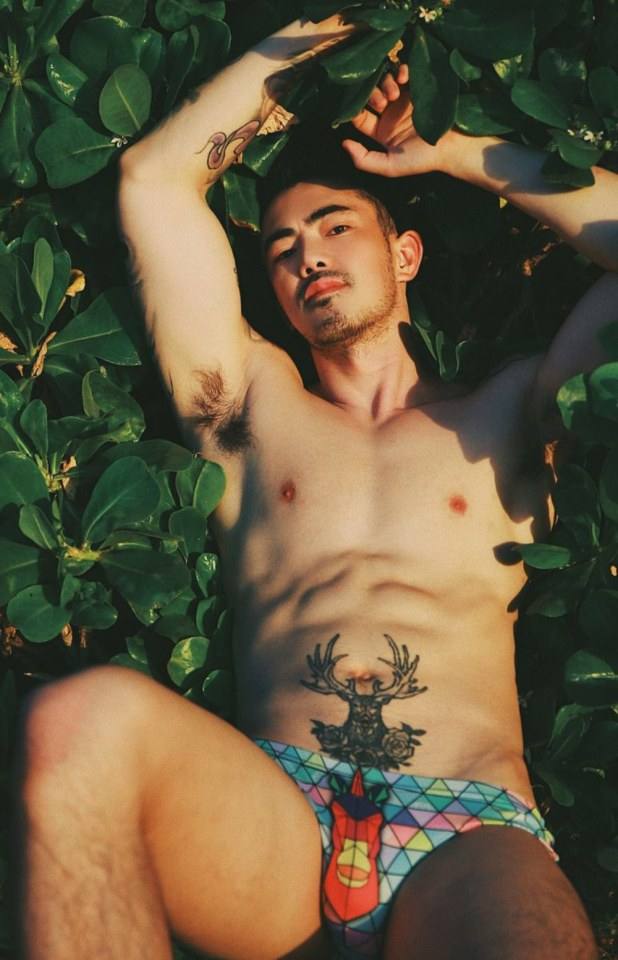 hot male 595 (18+)