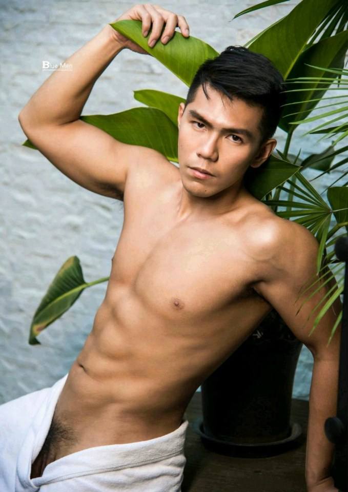 hot male 595 (18+)