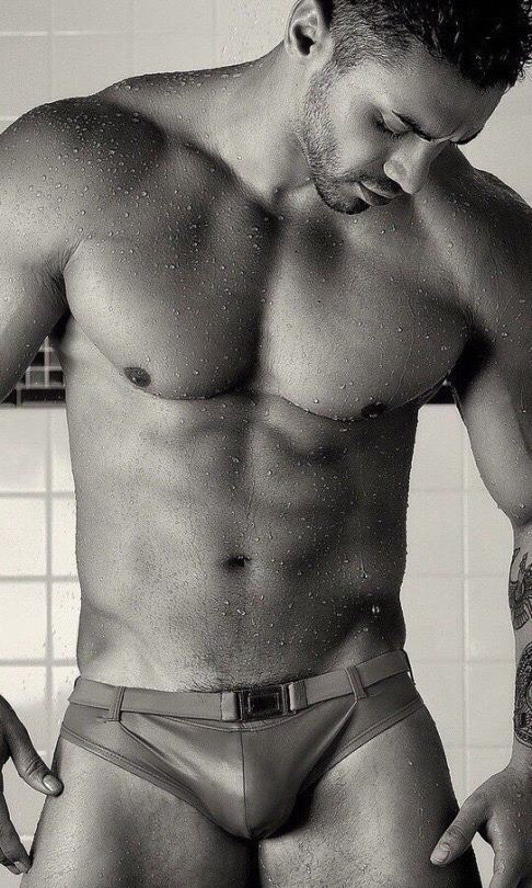 hot male 595 (18+)