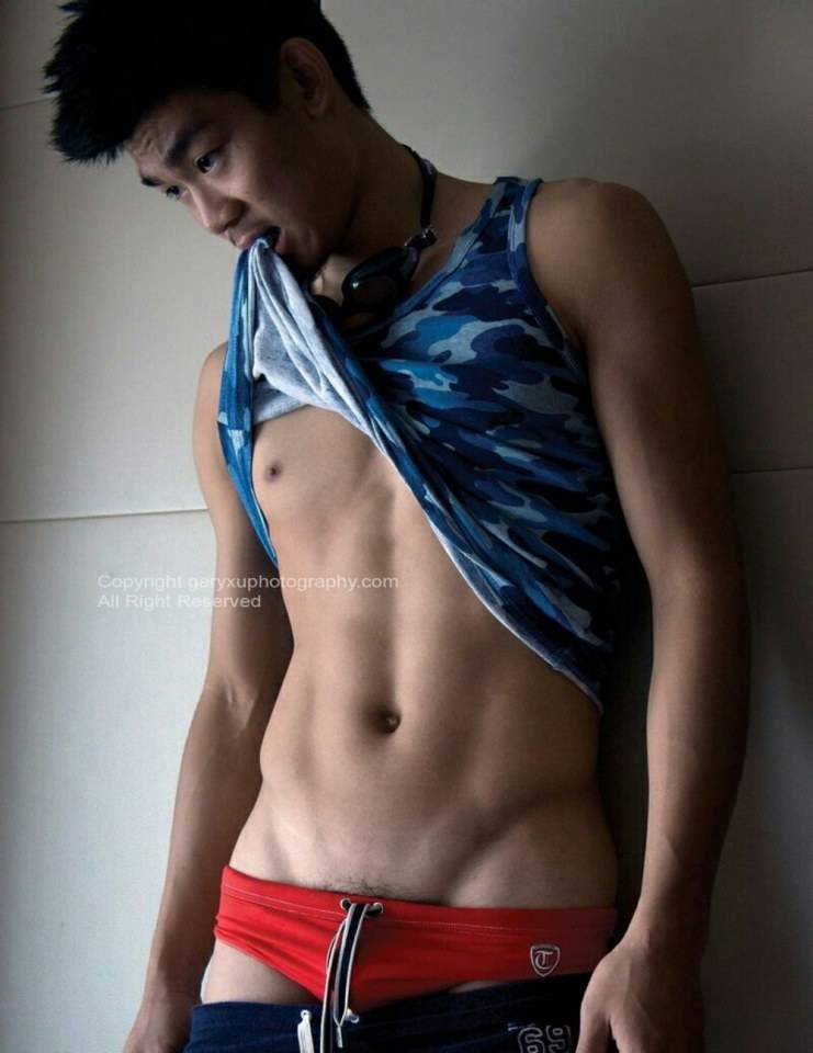 hot male 595 (18+)