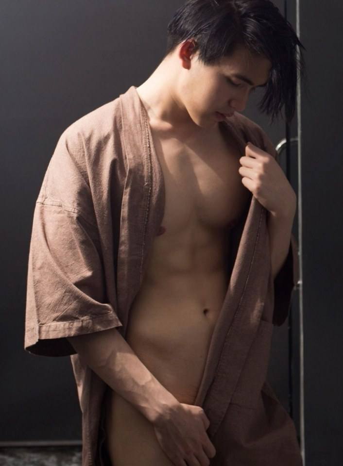สามีหล่อล่ำ