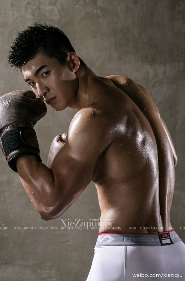 สามีหล่อล่ำ