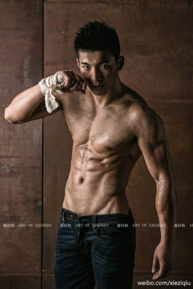 สามีหล่อล่ำ