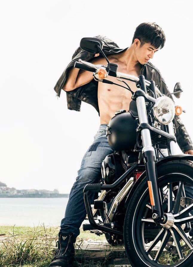 ว่างๆมานั่งWOW