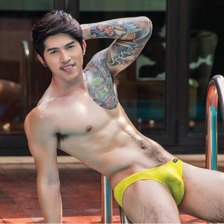 hot male 597 (18+)
