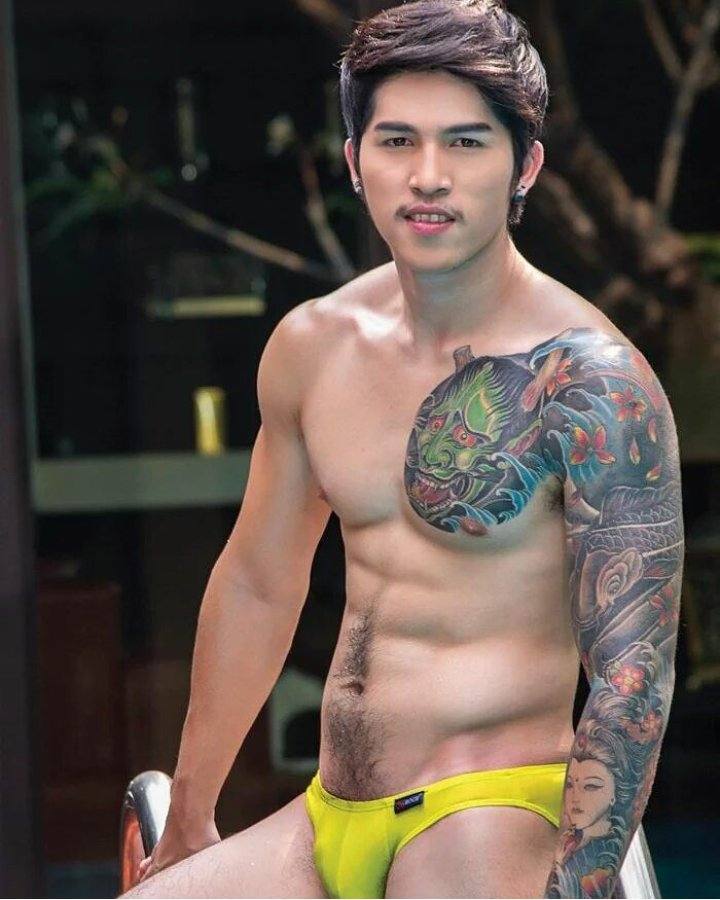 hot male 597 (18+)
