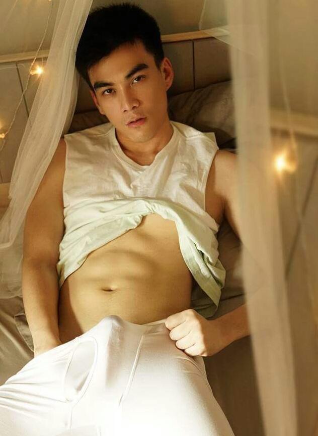 hot male 597 (18+)