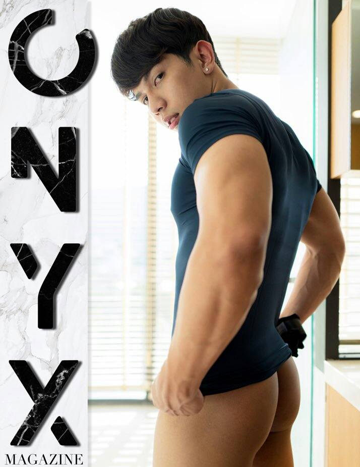 hot male 597 (18+)