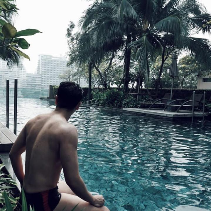 กี กีรติ หล่อกล้ามแน่นๆผู้ประกาศข่าวบันเทิงไนน์เอ็นฯ