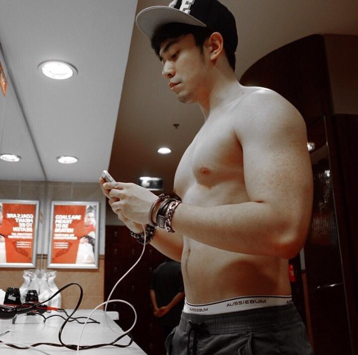 กี กีรติ หล่อกล้ามแน่นๆผู้ประกาศข่าวบันเทิงไนน์เอ็นฯ