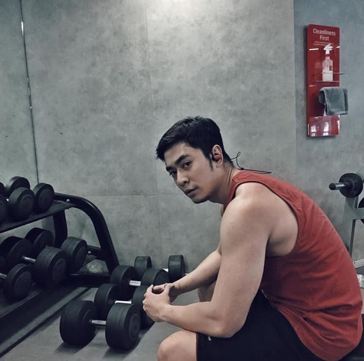 กี กีรติ หล่อกล้ามแน่นๆผู้ประกาศข่าวบันเทิงไนน์เอ็นฯ