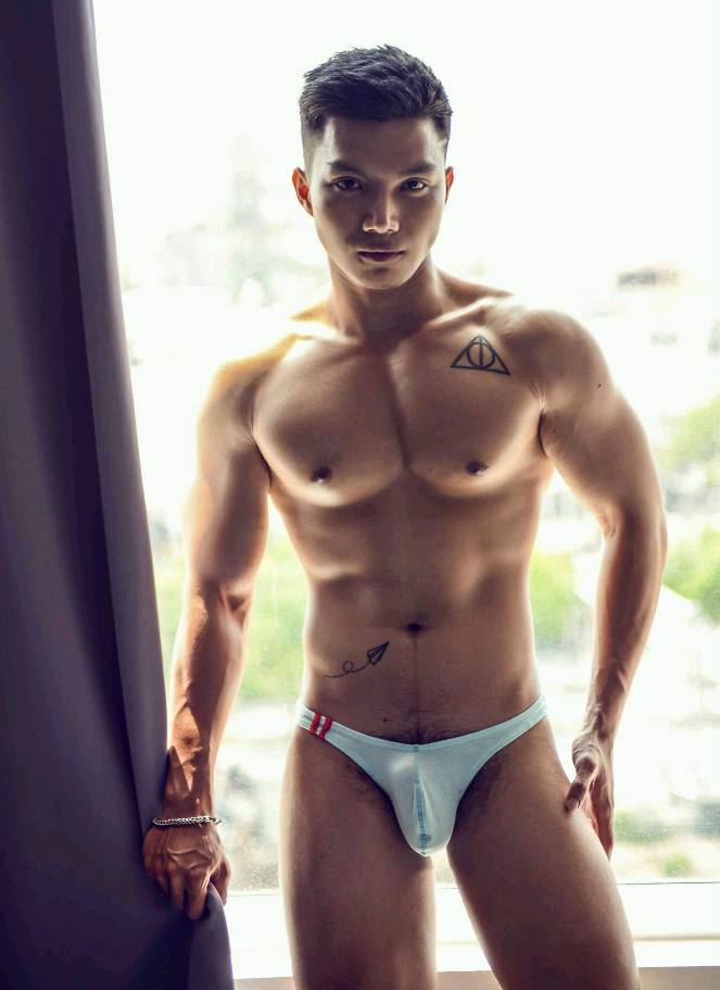 Hey guys 007 (18+)
