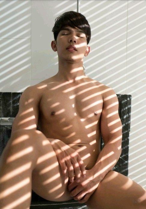Hey guys 007 (18+)