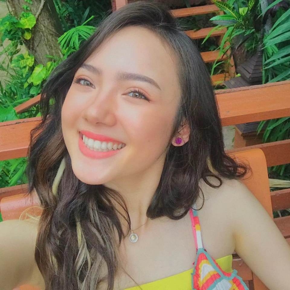 พลอยชมพู เรื่อง รุ่นพี่