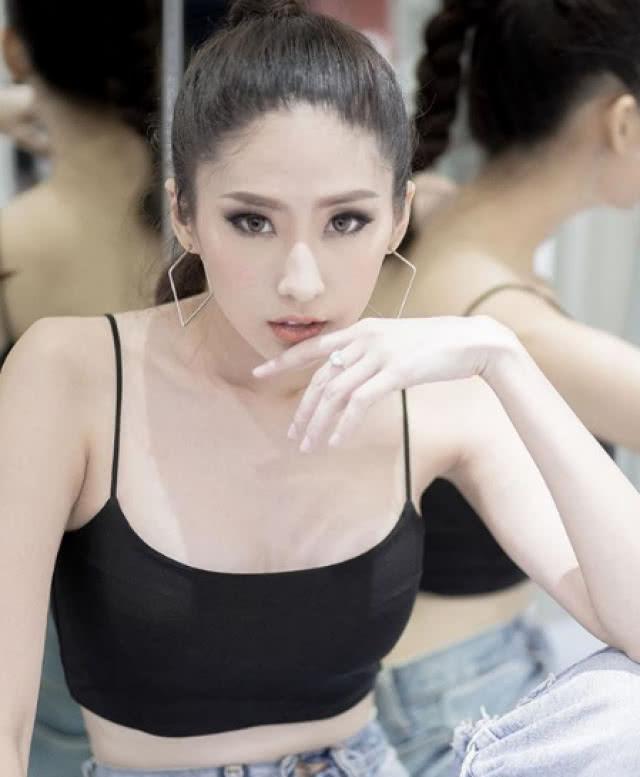 เมย์ สิรินทร์ เรื่อง อยากได้ยินว่ารักกัน