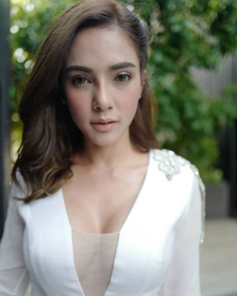 อุ้ม ลักขณา เรื่อง น้ำตาลแดง