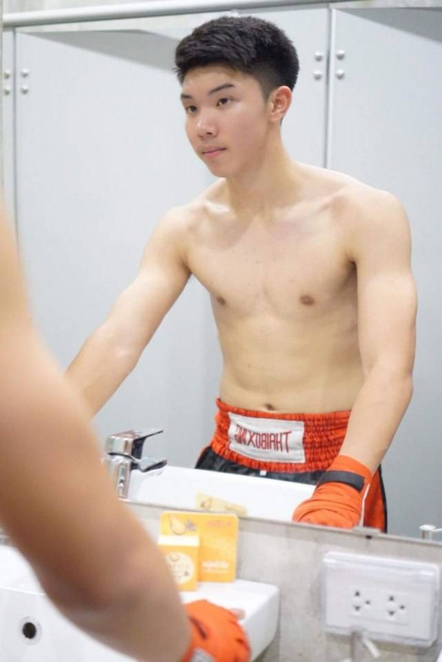 น้องหล่ง เด็กม.6