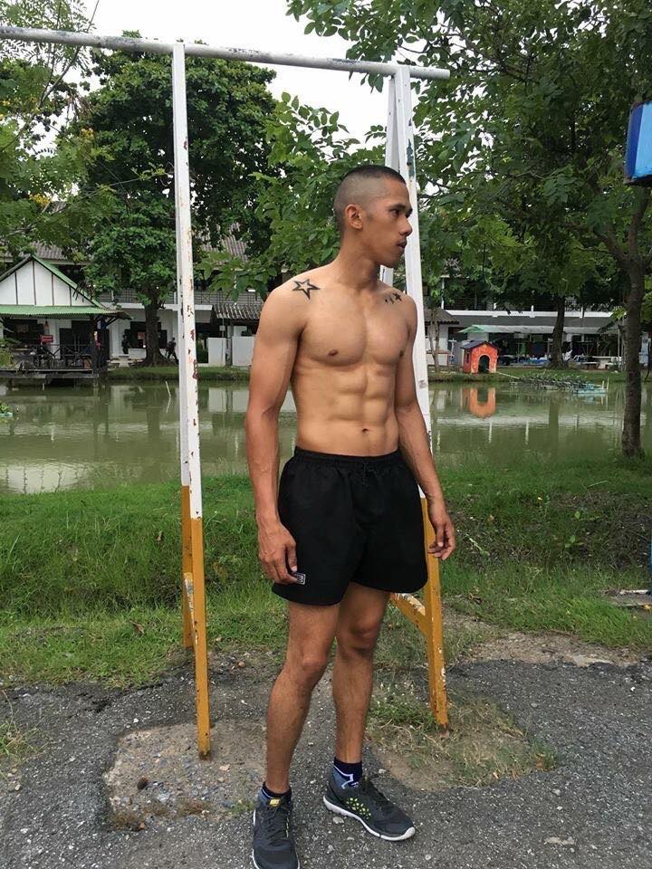 หนุ่มหล่อขึ้นปก 49
