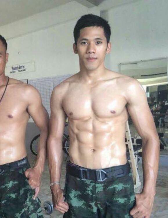 หนุ่มหล่อขึ้นปก 49