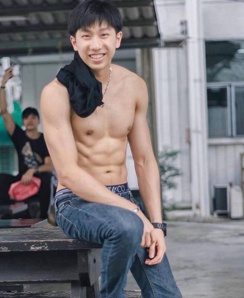 ถอดโชว์เรือนร่าง 2200
