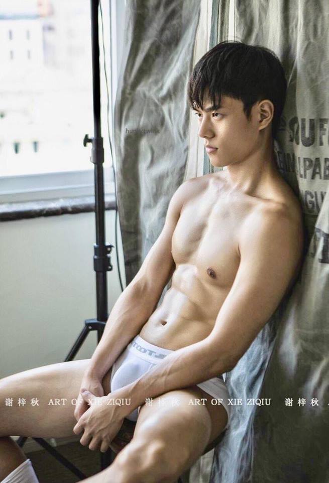 ถอดโชว์เรือนร่าง 2200