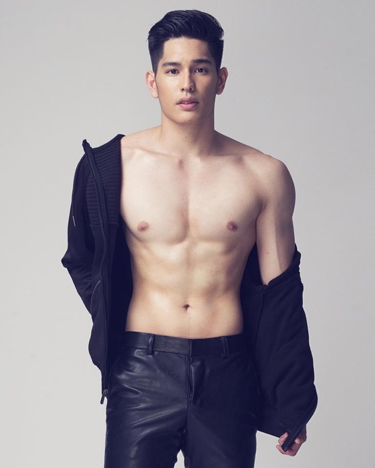 ถอดโชว์เรือนร่าง 2200