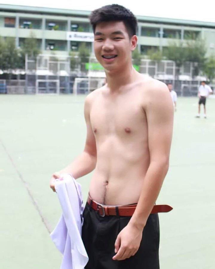 ถอดโชว์เรือนร่าง 2202