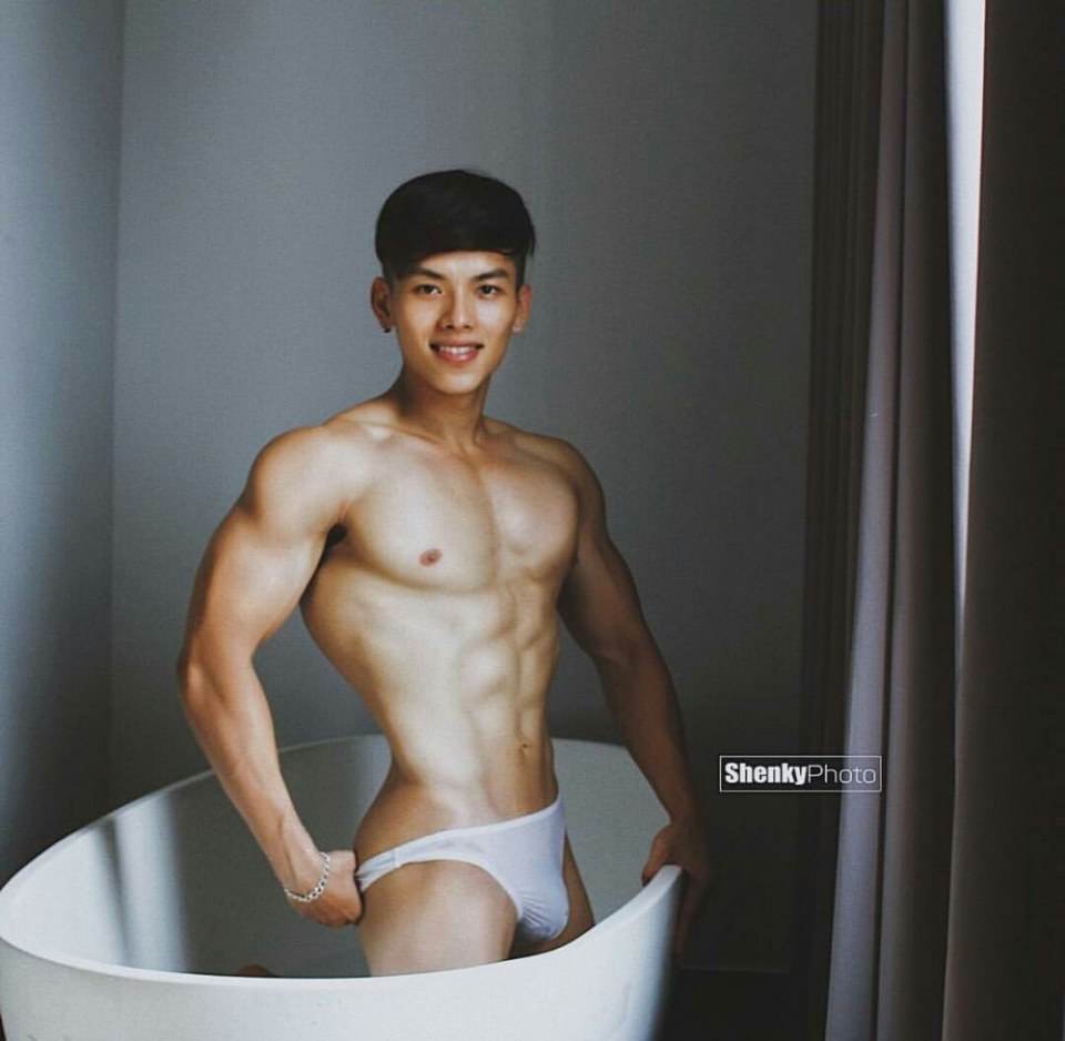 ถอดโชว์เรือนร่าง 2207