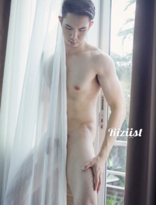ถอดโชว์เรือนร่าง 2218
