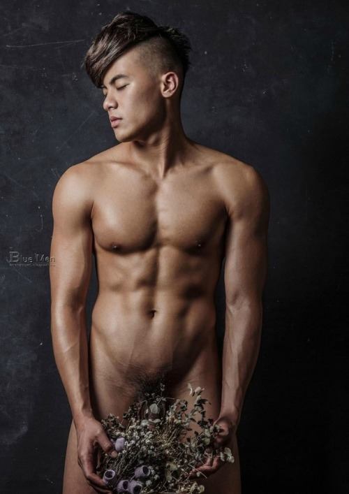 ถอดโชว์เรือนร่าง 2218